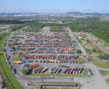 Porto de Paranaguá bate recorde em movimento de caminhões
. Foto: Claudio Neves/Portos do Paraná