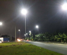 Viaduto de Paranaguá recebe novamente iluminação pública.Foto:DER