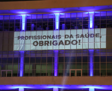 Projeções no Palácio Iguaçu homenageiam profissionais da saúde. Foto: José Fernando Ogura/AEN