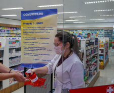 23/03.2020 Farmacia cumprindo a regulamentação.Foto Gilson Abreu
