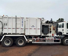 Trezentas Prefeituras recebem equipamentos Rodoviários e Veículos em benefício à população do Paraná. Foto: SEDU