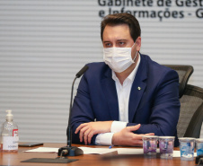 O Governador Carlos Massa Ratinho Junior em videoconferencia nesta quiinta-feira (21/05),  com o Presidente Jair Bolsonaro, Presidente da Câmara dos  Rodrigo Maia, Presidente do Senado Federal  Davi Alcolumbre e governadores dos demais estados.  Curitiba, 21/05/2020 - Foto: Geraldo Bubniak/AEN