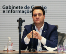 O Governador Carlos Massa Ratinho Junior em videoconferencia nesta quiinta-feira (21/05),  com o Presidente Jair Bolsonaro, Presidente da Câmara dos  Rodrigo Maia, Presidente do Senado Federal  Davi Alcolumbre e governadores dos demais estados.  Curitiba, 21/05/2020 - Foto: Geraldo Bubniak/AEN