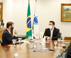 22/05/2020 - Governador Carlos Masa Ratinho Junior durante reunião com o presidente da Sanepar, Claudio Stabile. 