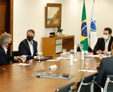 22/05/2020 - Governador Carlos Masa Ratinho Junior durante reunião com o presidente da Sanepar, Claudio Stabile. 