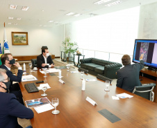 22/05/2020 - Governador Carlos Masa Ratinho Junior durante reunião com o presidente da Sanepar, Claudio Stabile. 