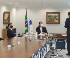 22/05/2020 - Governador Carlos Masa Ratinho Junior durante reunião com o presidente da Sanepar, Claudio Stabile. Foto: Gilson Abreu/AEN