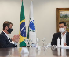 22/05/2020 - Governador Carlos Masa Ratinho Junior durante reunião com o presidente da Sanepar, Claudio Stabile. Foto: Gilson Abreu/AEN