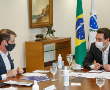 22/05/2020 - Governador Carlos Masa Ratinho Junior durante reunião com o presidente da Sanepar, Claudio Stabile. Foto: Gilson Abreu/AEN