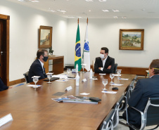 22/05/2020 - Governador Carlos Masa Ratinho Junior durante reunião com o presidente da Sanepar, Claudio Stabile. Foto: Gilson Abreu/AEN