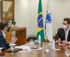 22/05/2020 - Governador Carlos Masa Ratinho Junior durante reunião com o presidente da Sanepar, Claudio Stabile. Foto: Gilson Abreu/AEN