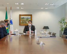 22/05/2020 - Governador Carlos Masa Ratinho Junior durante reunião com o presidente da Sanepar, Claudio Stabile. Foto: Gilson Abreu/AEN