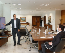 22/05/2020 - Governador Carlos Masa Ratinho Junior durante reunião com o presidente da Sanepar, Claudio Stabile. Foto: Gilson Abreu/AEN