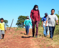 O Governo do Estado reforça o atendimento a comunidades tradicionais neste período de pandemia do coronavírus. Neste mês estão sendo entregues cerca de 1800 cestas básicas a famílias indígenas, quilombolas, ribeirinhos, ilhéus e pescadores artesanais da região Oeste do Paraná. Foto:Neelson Andrade/SUDIS