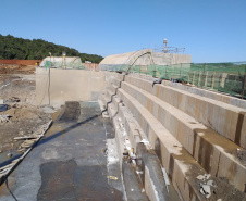 A Copel iniciou as obras da ponte que fará a ligação rodoviária entre os municípios de Verê e São João, no Sudoeste do Paraná, atendendo a um compromisso firmado com a comunidade local durante as audiências públicas para construção da Pequena Central Hidrelétrica (PCH) Bela Vista.  
Foto: Copel