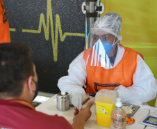 de proteção e prevenção aos profissionais que cortam as rodovias do Paraná garantindo o abastecimento das famílias, inclusive durante a pandemia de coronavírus.  
Foto: José Fernando Ogura/AEN