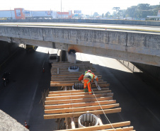Obras Comec  - Av Rui Barbosa, no cruzamento com a Av das Torres  - Sao José dos Pinhais-  29/05/2020 - Foto: Geraldo Bubniak/AEN