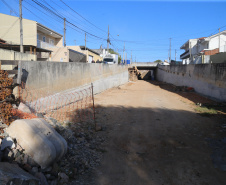 Obras Comec - Rua Arapongas no cruzamento com a av das torres - trincheira   - Sao José dos Pinhais-  29/05/2020 - Foto: Geraldo Bubniak/AEN