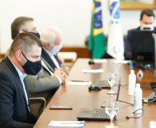 Governador Carlos MassaRatinho Junior assina o  decreto (4.885/20) com novas recomendações para restringir a circulação de pessoas nos municípios que compõem a Região Metropolitana de Curitiba. 