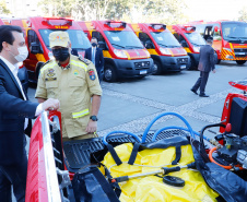 O Governo do Estado reforçou a estrutura do Corpo de Bombeiros do Paraná com a aquisição de 34 novos veículos e seis aparelhos desencarceradores. A entrega dos equipamentos foi feita nesta quarta-feira (24) pelo governador Carlos Massa Ratinho Junior em cerimônia simbólica no Palácio Iguaçu.