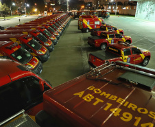 O Governo do Estado reforçou a estrutura do Corpo de Bombeiros do Paraná com a aquisição de 34 novos veículos e seis aparelhos desencarceradores. 
A entrega dos equipamentos foi feita nesta quarta-feira (24) pelo governador Carlos Massa Ratinho Junior em cerimônia simbólica no Palácio Iguaçu. 