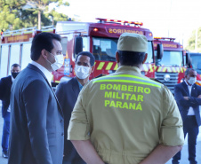 O Governo do Estado reforçou a estrutura do Corpo de Bombeiros do Paraná com a aquisição de 34 novos veículos e seis aparelhos desencarceradores. 
A entrega dos equipamentos foi feita nesta quarta-feira (24) pelo governador Carlos Massa Ratinho Junior em cerimônia simbólica no Palácio Iguaçu. 