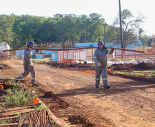 Do alto, o grande receptor circular em construção pela Companhia de Saneamento do Paraná (Sanepar) chama atenção. Ele é peça-chave na ampliação da Estação de Tratamento de Esgoto (ETE) Norte, em Londrina, na Região Norte do Paraná. Foto Gilson Abreu