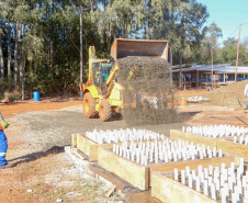 Do alto, o grande receptor circular em construção pela Companhia de Saneamento do Paraná (Sanepar) chama atenção. Ele é peça-chave na ampliação da Estação de Tratamento de Esgoto (ETE) Norte, em Londrina, na Região Norte do Paraná. Foto Gilson Abreu