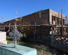 A Secretaria de Desenvolvimento Urbano e Obras Públicas está investindo R$ 273 mil para a construção da nova capela mortuária do município (o prédio original é de 1996), além de R$ 370 mil para o novo muro e uma rampa de acesso ao cemitério. Foto: Geraldo Bubniak/AEN