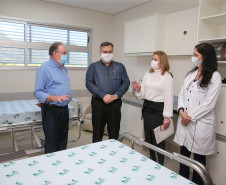 O secretário de Estado da Saúde Beto Preto entrega 57 novos leitos no Hospital Universitário (HU) de Londrina, sendo destinados exclusivamente aos pacientes confirmados e suspeitos da Covid-19, sendo 32 de UTI (adulto e pediátrica) e 25 de enfermaria.   20/07/2020 -  Foto: Geraldo Bubniak/AEN