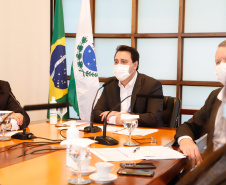 O governador Carlos Massa Ratinho Junior se reuniu por videoconferência nesta segunda-feira (20) com os 30 deputados federais que representam o Paraná em Brasília para discutir modelagem, obras e trechos previstos no novo Anel de Integração