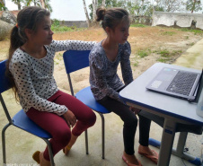 Professores realizam tutoria pedagógica via Meet com alunos das ilhas do litoral paranaense. Foto:SEED