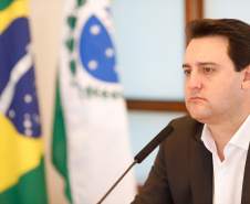 O governador Carlos Massa Ratinho Junior conheceu nesta quarta-feira (22) um projeto elaborado pela empresa Terminal de Contêineres de Paranaguá (TCP), que planeja investir cerca de R$ 2,5 bilhões nos próximos anos no Porto de Paranaguá e gerar 10 mil empregos.
