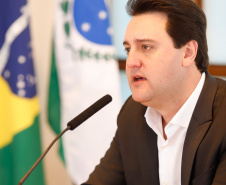O governador Carlos Massa Ratinho Junior conheceu nesta quarta-feira (22) um projeto elaborado pela empresa Terminal de Contêineres de Paranaguá (TCP), que planeja investir cerca de R$ 2,5 bilhões nos próximos anos no Porto de Paranaguá e gerar 10 mil empregos.
