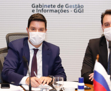 O Governo do Paraná assinou nesta quarta-feira (12) um memorando de entendimento com o Fundo de Investimento Direto da Rússia para ampliar a cooperação técnica, as transferências de tecnologia e os estudos sobre a vacina contra a Covid-19 desenvolvida pelo Instituto Gamaleia