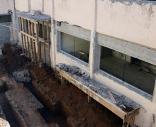 O secretário de Estado de Saúde, Beto Preto, vistoriou nesta quarta-feira (26) a obra do antigo Centro Regional de Especialidades (CRE) da Avenida Kennedy. A reforma total do local terá como resultado um novo ambiente com instalações modernas para atender pacientes que necessitem de diferentes atendimentos na área da saúde. Foto: Américo Antonio/SESA