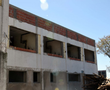 O secretário de Estado de Saúde, Beto Preto, vistoriou nesta quarta-feira (26) a obra do antigo Centro Regional de Especialidades (CRE) da Avenida Kennedy. A reforma total do local terá como resultado um novo ambiente com instalações modernas para atender pacientes que necessitem de diferentes atendimentos na área da saúde. Foto: Américo Antonio/SESA