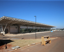 Obras do novo Terminal Rodoviário de Umuarama, que está situada na Avenida Romeu Zolim, no Parque Residencial Interlagos.  A nova rodoviária terá 7.599 m² de área construída, calçadas, boxes e demais instalações, além de ampla área externa para circulação, plataformas, estacionamento, jardins e áreas de passeio, banheiros, sala de administração, obras de acessibilidade e acessos facilitados para entrada e saída dos usuários. -  05/08/2020 -  Foto: Geraldo Bubniak/AEN