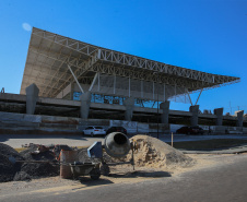 Obras do novo Terminal Rodoviário de Umuarama, que está situada na Avenida Romeu Zolim, no Parque Residencial Interlagos.  A nova rodoviária terá 7.599 m² de área construída, calçadas, boxes e demais instalações, além de ampla área externa para circulação, plataformas, estacionamento, jardins e áreas de passeio, banheiros, sala de administração, obras de acessibilidade e acessos facilitados para entrada e saída dos usuários. -  05/08/2020 -  Foto: Geraldo Bubniak/AEN