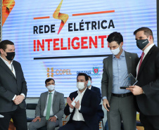 O governador Carlos Massa Ratinho Junior e o presidente da Copel, Daniel Slaviero, lançam o Programa Rede Elétrica Inteligente, em Curitiba. 