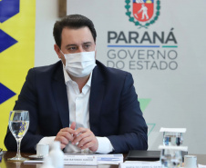 O governador Carlos Massa Ratinho Junior assinou nesta quarta-feira (9) o contrato do financiamento de R$ 1,6 bilhão que o Governo do Paraná captou com o Banco do Brasil e a Caixa Econômica Federal.