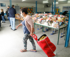 Governo entrega 30 mil toneladas de alimentos da merenda escolar.Foto: Gilson Abreu/AEN