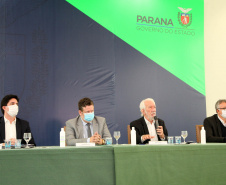 O Governo do Estado lançou nesta terça-feira (22) o Programa Reinvente sua Cidade – da Crise à Oportunidade, ação que integra o pacote de iniciativas que visam a retomada econômica do Paraná