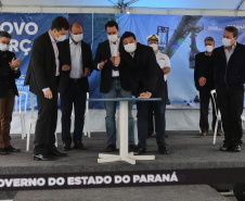 O governador Carlos Massa Ratinho Júnior inaugura nesta terça-feira (22),  o novo berço 201, no Porto de Paranaguá. Com investimentos de R$ 201,7 milhões, a ampliação do cais vai aumentar em 140% a capacidade atual de movimentação e autoriza a contratação do projeto para obras de derrocamento submarino do maciço rochoso conhecido como Palanganas. A remoção permitirá o aprofundamento do canal de acesso ao porto em até 14,60 metros. Paranagua, 22/09/2020 - Foto: Geraldo Bubniak/AEN