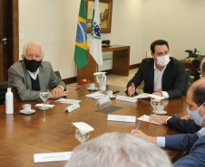 O Governador Carlos Massa Ratinho Junior assina, nesta quarta-feira (23), protocolo de investimentos com a cooperativa paranaense C.Vale representada pelo presidente Alfredo Lang.   Curitiba, 23/09/2020. Foto: Geraldo Bubniak/AEN