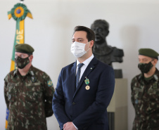 O Governador Carlos Massa Ratinho Junior recebe, nesta quinta-feira (24),  a medalha Exercito Brasileiro no Forte do Pinheirinho.  Curitiba, 24/09/2020. Foto: Geraldo Bubniak/AEN