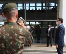 O Governador Carlos Massa Ratinho Junior recebe, nesta quinta-feira (24),  a medalha Exercito Brasileiro no Forte do Pinheirinho.  Curitiba, 24/09/2020. Foto: Geraldo Bubniak/AEN