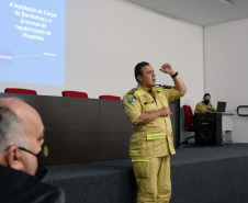 A Secretaria de Estado da Saúde discutiu nesta quinta-feira (24) com o Corpo de Bombeiros melhorias e adequações de segurança em hospitais do Paraná. A reunião, por determinação do secretário Beto Preto, foi na sede da instituição em Curitiba. Foto: Américo Antonio/SESA