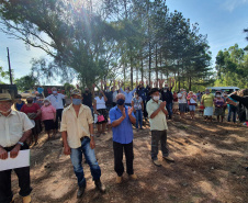 O Instituto Água e Terra (IAT) entregou nesta sexta-feira (25) os documentos para regularização fundiária para 187 famílias de pequenos agricultores do município de Cândido de Abreu, na Região Central do Estado. O IAT é um órgão vinculado à Secretaria do Desenvolvimento Sustentável e do Turismo.
Foto:IAT