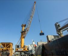 De janeiro a agosto, as operações de fertilizantes foram mais ágeis, desde a chegada do navio até a descarga do produto. Este ano, o volume de adubos está 4,6 % maior que o registrado no período em 2019.
Foto: Claudio Neves/Portos do Parana